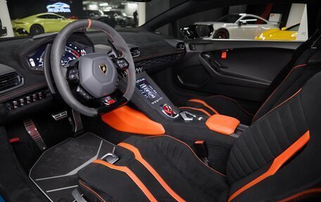 Lamborghini Huracán, 2022 год, 29 900 000 рублей, 17 фотография