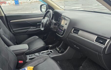 Mitsubishi Outlander III рестайлинг 3, 2014 год, 1 300 000 рублей, 6 фотография