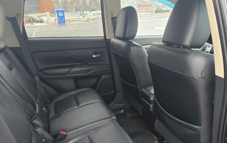 Mitsubishi Outlander III рестайлинг 3, 2014 год, 1 300 000 рублей, 7 фотография