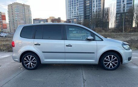Volkswagen Touran III, 2011 год, 980 000 рублей, 5 фотография