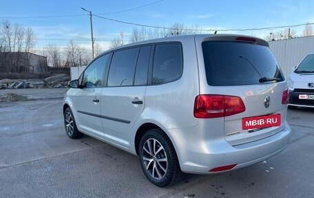 Volkswagen Touran III, 2011 год, 980 000 рублей, 6 фотография