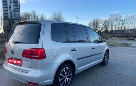 Volkswagen Touran III, 2011 год, 980 000 рублей, 4 фотография