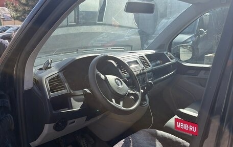 Volkswagen Transporter T6 рестайлинг, 2017 год, 2 550 000 рублей, 7 фотография