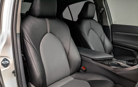 Toyota Camry, 2022 год, 3 400 000 рублей, 22 фотография