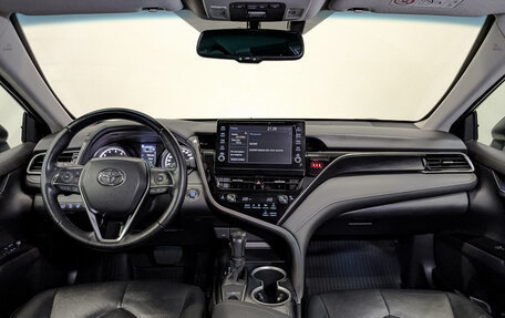 Toyota Camry, 2021 год, 3 190 000 рублей, 14 фотография