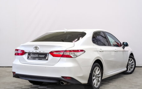 Toyota Camry, 2021 год, 3 190 000 рублей, 5 фотография