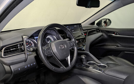 Toyota Camry, 2021 год, 3 190 000 рублей, 16 фотография