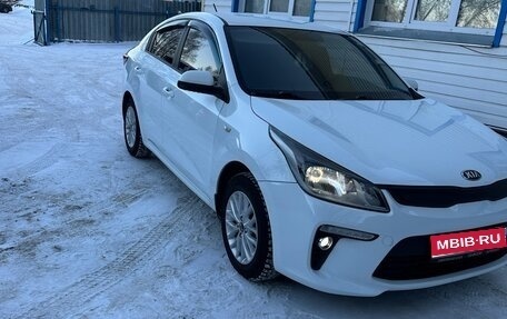 KIA Rio IV, 2020 год, 1 350 000 рублей, 1 фотография