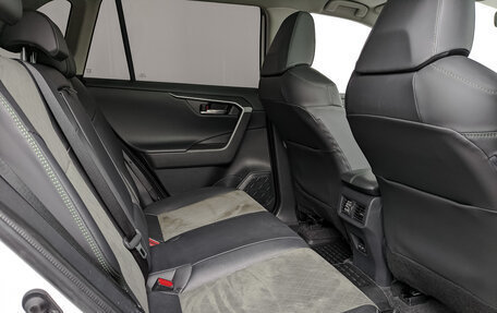 Toyota RAV4, 2024 год, 4 385 000 рублей, 17 фотография