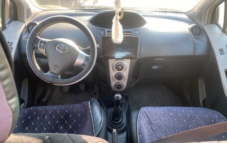Toyota Yaris III рестайлинг, 2008 год, 630 000 рублей, 2 фотография