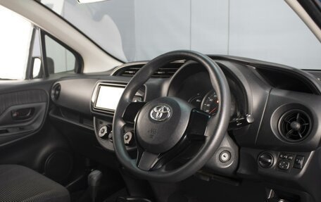 Toyota Vitz, 2017 год, 885 000 рублей, 5 фотография