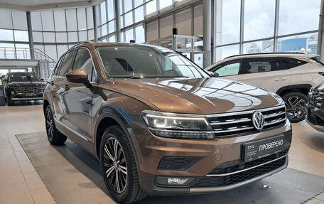 Volkswagen Tiguan II, 2017 год, 2 300 000 рублей, 2 фотография