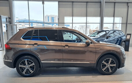 Volkswagen Tiguan II, 2017 год, 2 300 000 рублей, 8 фотография