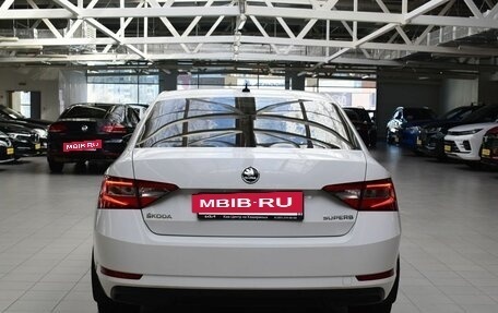 Skoda Superb III рестайлинг, 2018 год, 1 880 000 рублей, 6 фотография