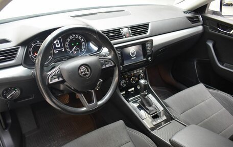 Skoda Superb III рестайлинг, 2018 год, 1 880 000 рублей, 14 фотография