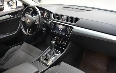 Skoda Superb III рестайлинг, 2018 год, 1 880 000 рублей, 18 фотография