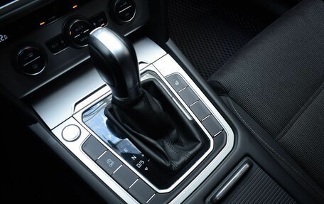 Volkswagen Passat B8 рестайлинг, 2017 год, 2 220 000 рублей, 16 фотография