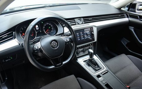 Volkswagen Passat B8 рестайлинг, 2017 год, 2 220 000 рублей, 17 фотография