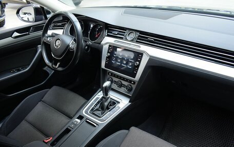 Volkswagen Passat B8 рестайлинг, 2017 год, 2 220 000 рублей, 20 фотография