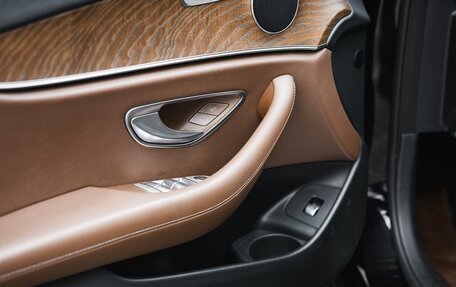 Mercedes-Benz E-Класс, 2020 год, 3 550 000 рублей, 29 фотография