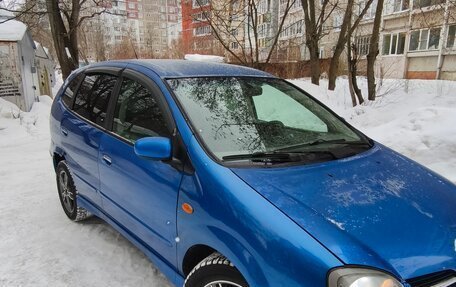 Nissan Tino, 2001 год, 300 000 рублей, 2 фотография