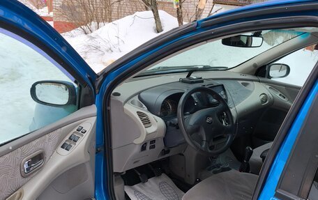 Nissan Tino, 2001 год, 300 000 рублей, 8 фотография