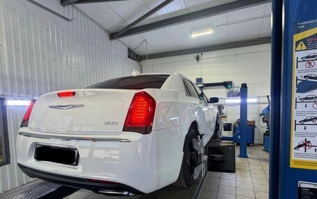 Chrysler 300C II, 2015 год, 1 600 000 рублей, 10 фотография