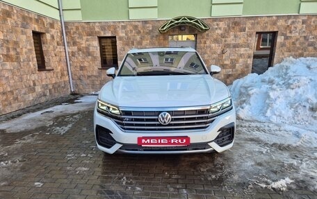 Volkswagen Touareg III, 2018 год, 4 850 000 рублей, 2 фотография