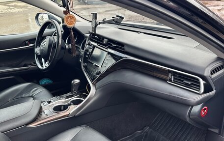 Toyota Camry, 2018 год, 2 800 000 рублей, 15 фотография