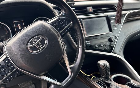 Toyota Camry, 2018 год, 2 800 000 рублей, 10 фотография