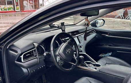 Toyota Camry, 2018 год, 2 800 000 рублей, 8 фотография