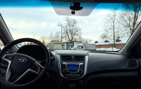 Hyundai Solaris II рестайлинг, 2013 год, 740 000 рублей, 16 фотография