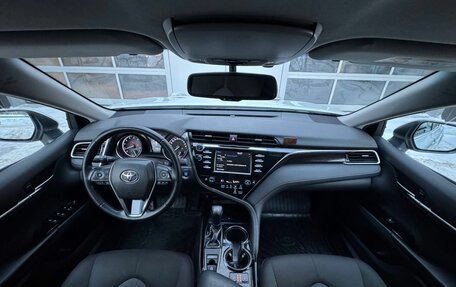 Toyota Camry, 2019 год, 2 650 000 рублей, 10 фотография