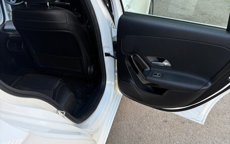 Mercedes-Benz A-Класс, 2018 год, 1 500 000 рублей, 7 фотография
