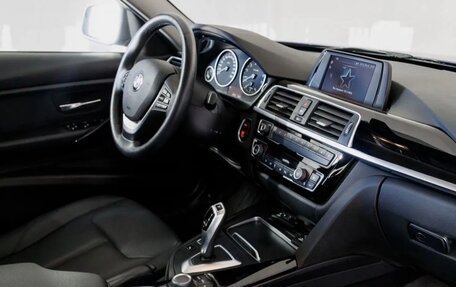 BMW 3 серия, 2018 год, 2 200 000 рублей, 23 фотография