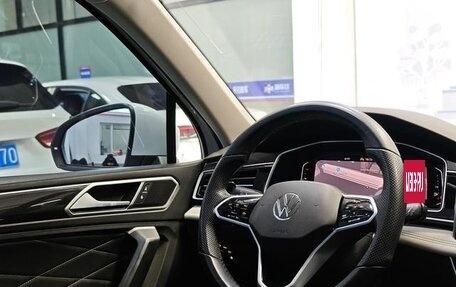 Volkswagen Tiguan II, 2023 год, 2 492 000 рублей, 12 фотография