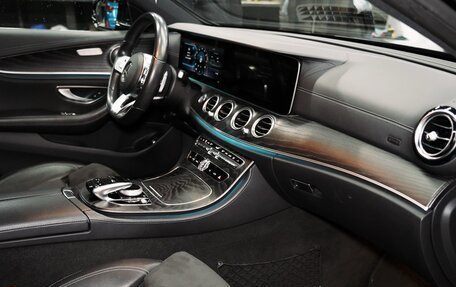 Mercedes-Benz E-Класс, 2019 год, 3 190 000 рублей, 8 фотография