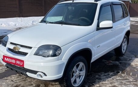 Chevrolet Niva I рестайлинг, 2017 год, 819 000 рублей, 2 фотография