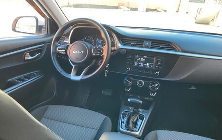 KIA Rio IV, 2021 год, 1 550 000 рублей, 25 фотография