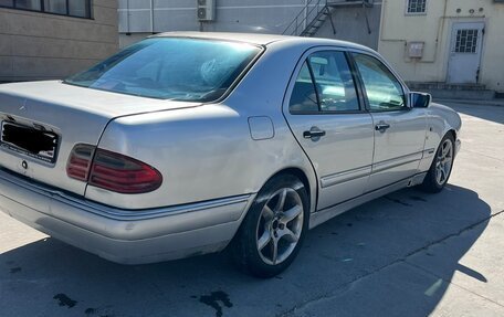 Mercedes-Benz E-Класс, 1999 год, 250 000 рублей, 3 фотография