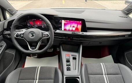 Volkswagen Golf VIII, 2023 год, 2 158 000 рублей, 10 фотография