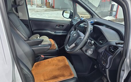 Toyota Voxy III, 2015 год, 1 700 000 рублей, 5 фотография