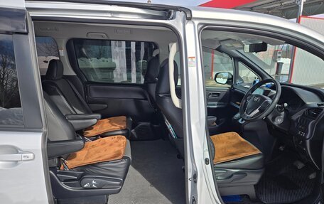 Toyota Voxy III, 2015 год, 1 700 000 рублей, 7 фотография