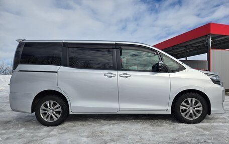 Toyota Voxy III, 2015 год, 1 700 000 рублей, 16 фотография