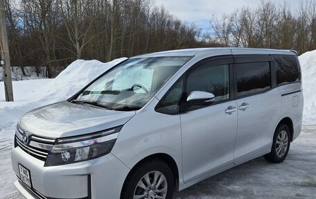 Toyota Voxy III, 2015 год, 1 700 000 рублей, 12 фотография