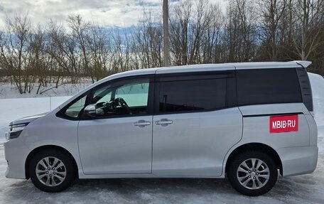 Toyota Voxy III, 2015 год, 1 700 000 рублей, 13 фотография