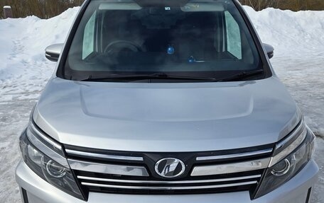 Toyota Voxy III, 2015 год, 1 700 000 рублей, 18 фотография