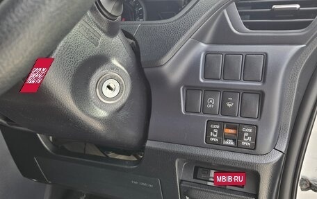 Toyota Voxy III, 2015 год, 1 700 000 рублей, 8 фотография