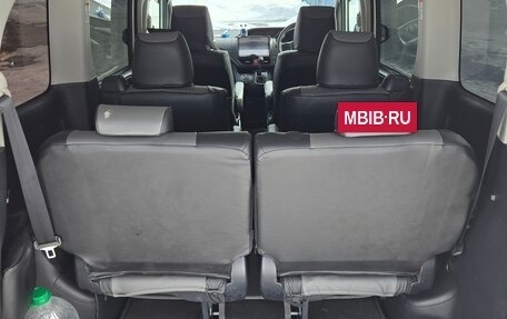 Toyota Voxy III, 2015 год, 1 700 000 рублей, 23 фотография