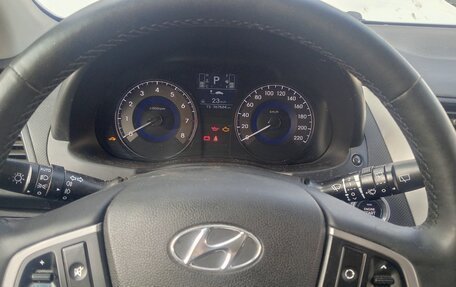 Hyundai Solaris II рестайлинг, 2016 год, 940 000 рублей, 10 фотография